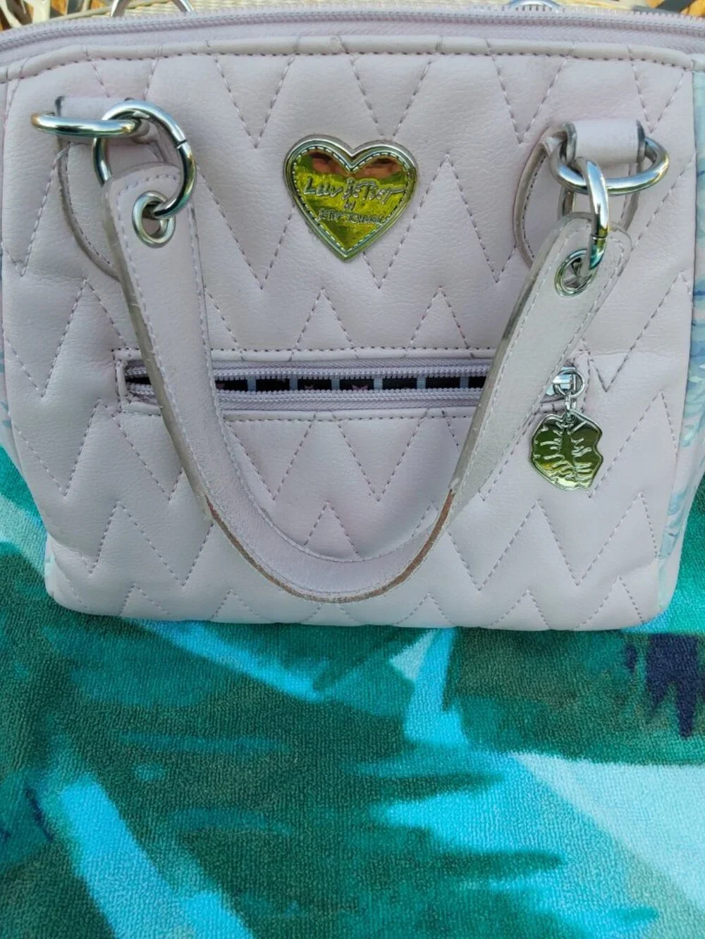 BETSEY JOHNSON PINK PURSE BEAUTIFUL